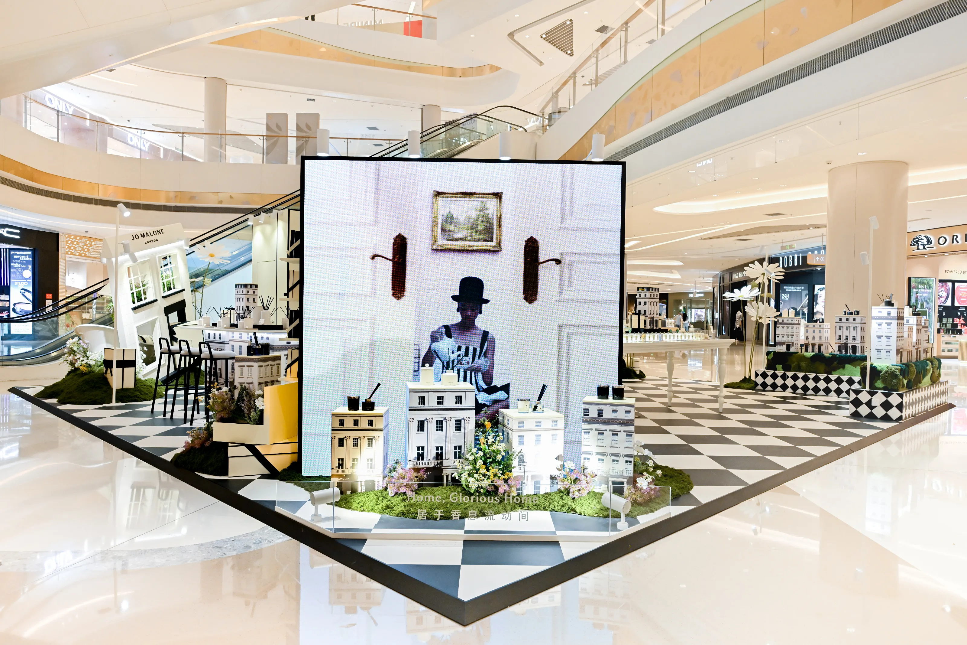 Well-known perfume brands create city pop-up stores